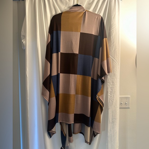 Luluroe Savannah Kaftan - Picture 2 of 7